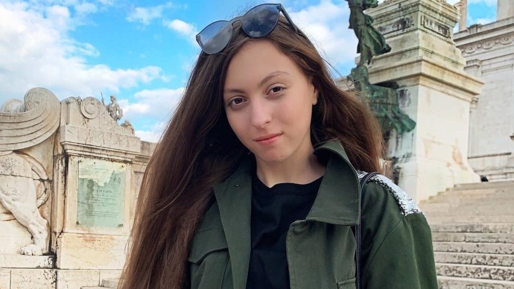 Дочка Полякової: жизнь, творчество и личные достижения