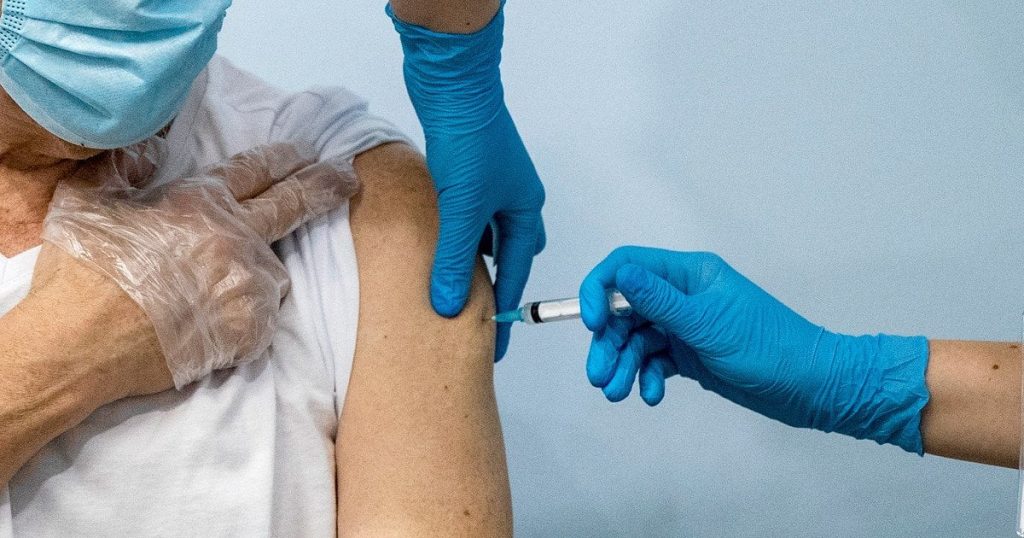 Вакцина від COVID-19 виявилася корисною не лише для легень: що з’ясували вчені